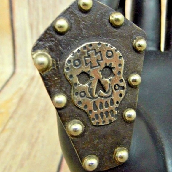 GYPSY SOULE Gypsy Cowgirl Hammered Metal COFFIN SKULL RING - Picture 1 of 6